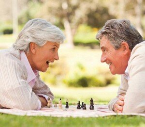 Senioren spielen Schach